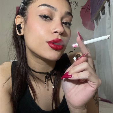 Julia👑🚬 (cigarettemuse) OnlyFans Profile Image