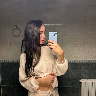 Monica Luv (monica.luv) Header Photo Added 2025-10-25