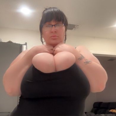 Brittny Renae (brittnyrenae_melons87) Profile Photo Added 2025-12-02