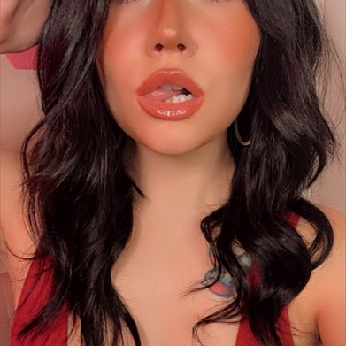 Mia Holland (miaholland) Profile Photo Added 2024-09-13