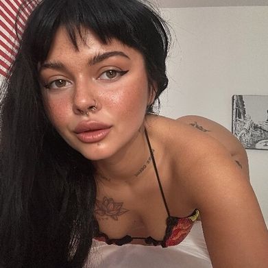 Mia Moore (mia_moorre) Profile Photo Added 2025-10-24