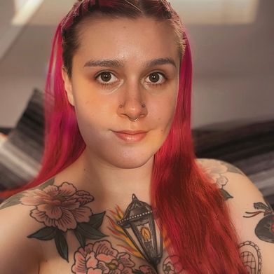 Huge Scottish tits! (lunalovestoplayfree) Profile Photo Added 2025-08-22