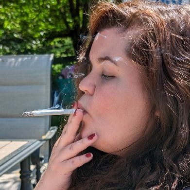 Leela Smokes (leelasmokes) Header Photo Added 2024-05-28