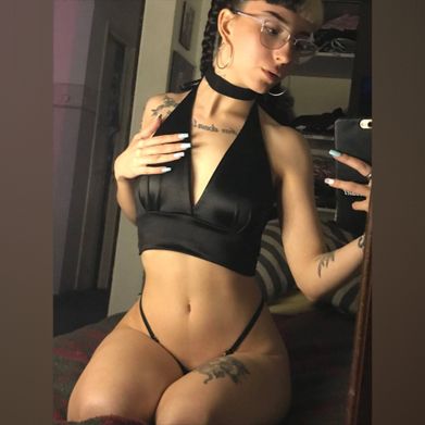 Violeta (violetamellia) OnlyFans Profile Image