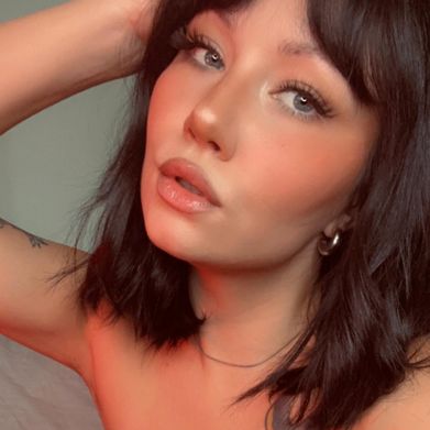 Mia Holland (miaholland) Profile Photo Added 2024-10-08