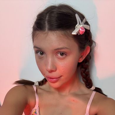 OnlyFans Model Little Bird Evelyn (littlebirdevi) Profile Image