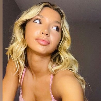 Emily (emilyyyy888) Profile Photo Added 2025-05-31