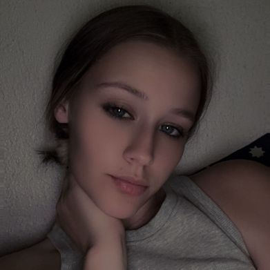 𝕊𝕚𝕝𝕧𝕚𝕒 (silviababyxo) Profile Photo Added 2025-07-18