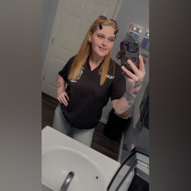 FireRedHead (hotredheadwife) Profile Photo Added 2025-05-06