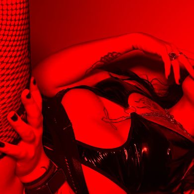 whateva (victoria.margetti) Header Photo Added 2025-10-10