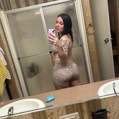 Nicole (whitegirlsdoitbest) Profile Photo Added 2025-02-26