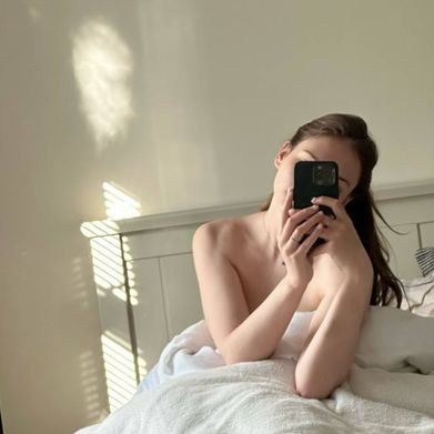 elizabethosii (elizabeth_osi) Header Photo Added 2024-10-15