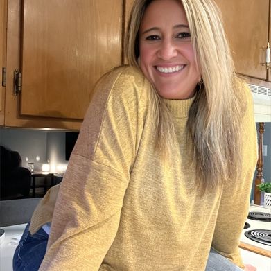 Julia Cox (lookitsjulia) Profile Photo Added 2024-08-27