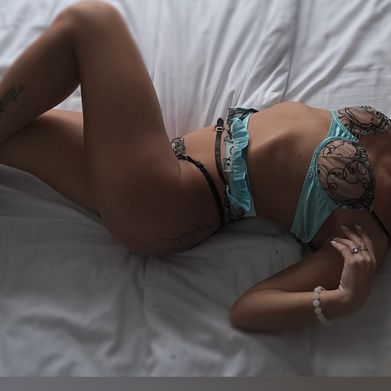 Carolina Delacroix (carolinadelacroix) Header Photo Added 2024-10-15