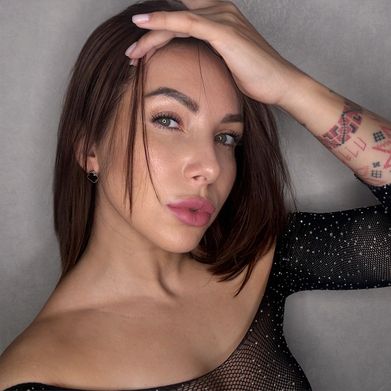 KRISTINA💋𝐈'𝐦 𝐲𝐨𝐮𝐫 𝐥𝐢𝐭𝐭𝐥𝐞 𝐬𝐞𝐜𝐫𝐞𝐭... (stina.luxe) OnlyFans Profile Image