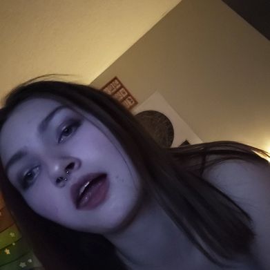 Violet (vio1etlove) OnlyFans Profile Image