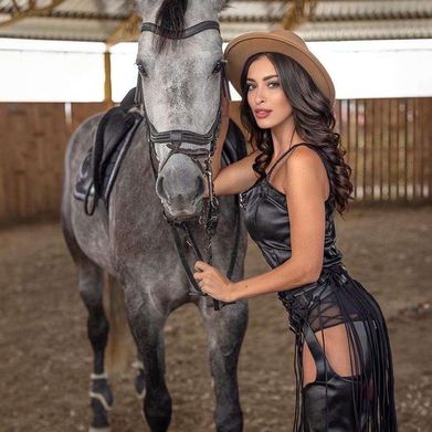 Barbie reema (barbi160) Header Photo Added 2024-08-17