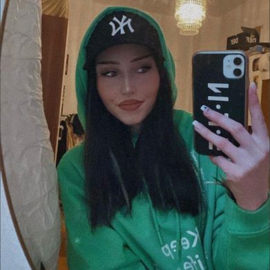 Jenni (jennifer.loco) Profile Photo Added 2025-03-17