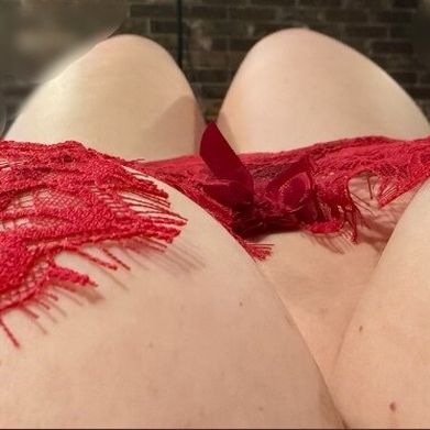 Crimson Queen (crimson_queen69) Header Photo Added 2025-12-09