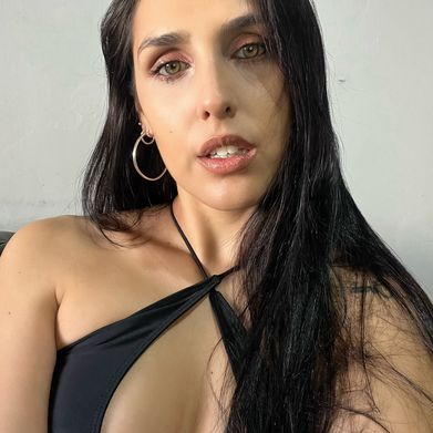 Alice (ali.cee) Profile Photo Added 2025-01-03