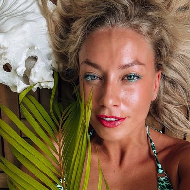 𝑩𝒐𝒎𝒃𝒔𝒉𝒆𝒍𝒍 𝑾𝒊𝒇𝒆 𝑨𝒎𝒚 ❤️‍🔥 Added Photo on 2025-06-09