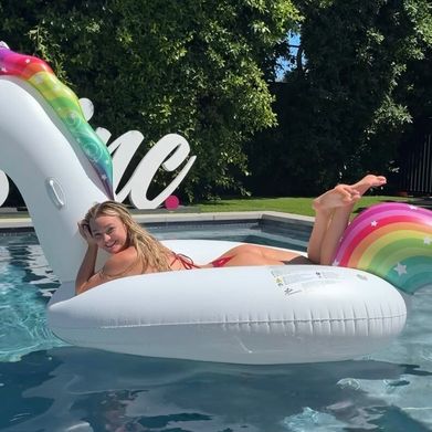 Kenzie (dmaxkenzfree) Header Photo Added 2025-12-11