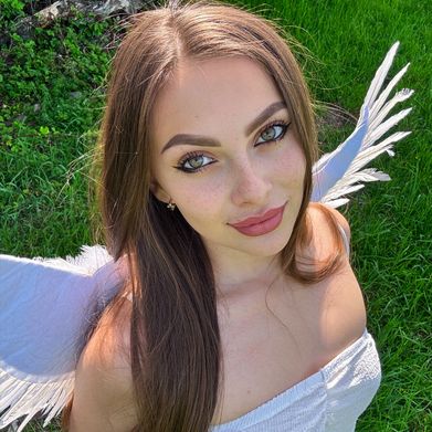 Sophia Reed 🌸 Added Photo on 2025-05-05