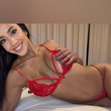 Spicy Priya 🌶️ Kapoor (officialpriyakapoor) Header Photo Added 2025-08-20