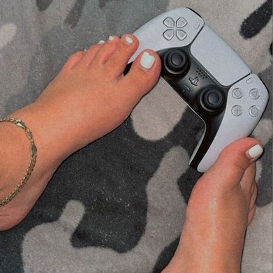 Simone 😈 (simoneluvsu) Header Photo Added 2025-12-01