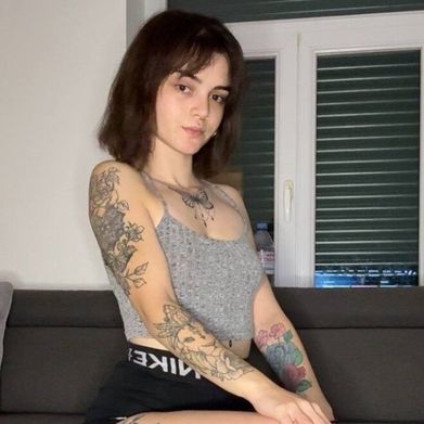 Léna (lenazwka) Profile Photo Added 2025-10-21