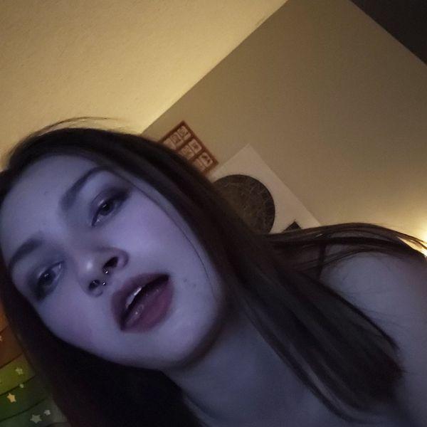 Violet (vio1etlove) OnlyFans profile photo