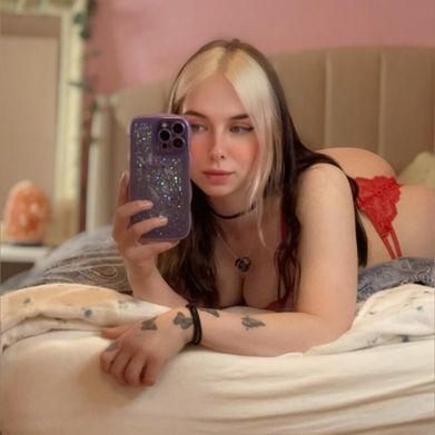 Marie 🦕 (blossomprinxess) Header Photo Added 2025-12-10