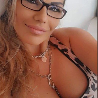MrsLuxe (velvetmommmy) OnlyFans Profile Image