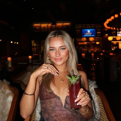 Chloe💕 (chloewarren) Profile Photo Added 2025-04-10