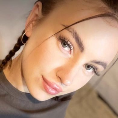 𝔻𝕚𝕒𝕟𝕒 𝔹𝕝𝕠𝕠𝕞𝕞 💖 👠 (dianabloomm) Profile Photo Added 2025-08-18