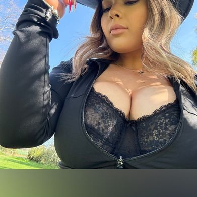 Willow🍑 (itswillowxo) Header Photo Added 2025-10-24