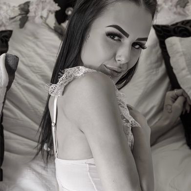 KatieharperVIP✨ Added Photo on 2025-03-12