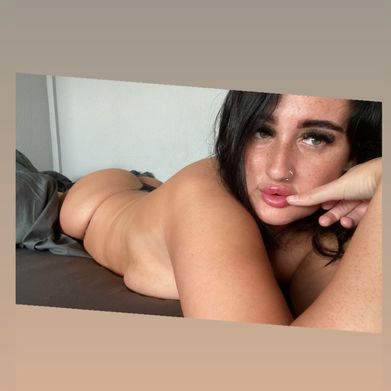 livsquiiirtersully (itsyourgirlliv) Profile Photo Added 2024-08-28