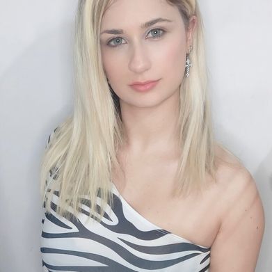 Veronika (veronikaveronika) OnlyFans Profile Image