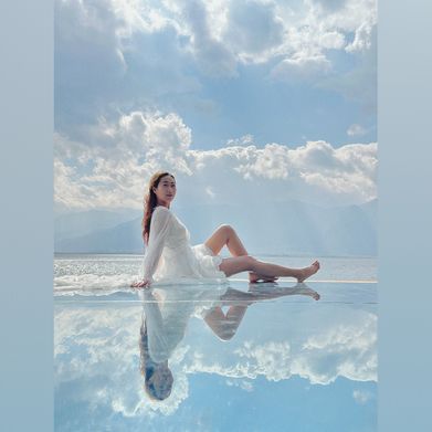 Angela in Paris (angelaparis) Header Photo Added 2025-02-04