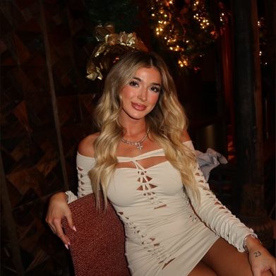 Aria Rose 🌹 (ariaaaarose) Header Photo Added 2025-10-29