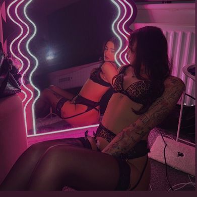 Mo BRAT🍒🍑 (pr1nc3sspeach111free) Header Photo Added 2025-12-01