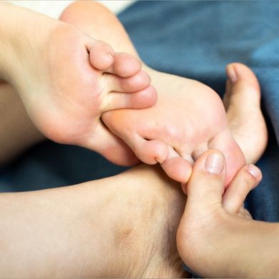 4feetfantasy (4feetfantasy.official) Header Photo Added 2025-09-03