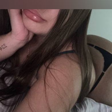 Camilla 💛 (camilla18) Header Photo Added 2025-06-21