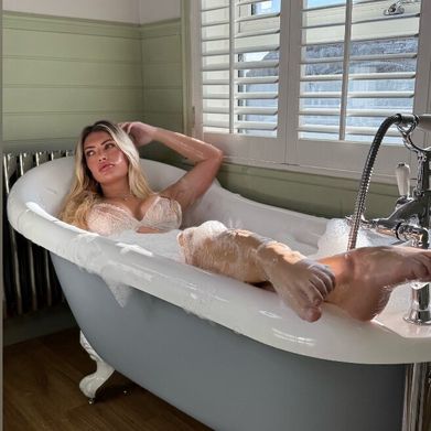 Amber 💚 (amberyoungx) Header Photo Added 2025-10-29