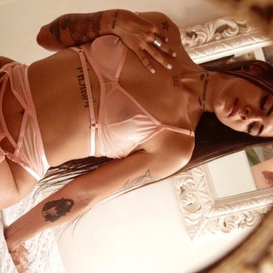 María (purplemariaaa) Header Photo Added 2025-10-10