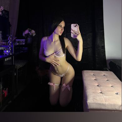 Lucie 🍒 (lucie_vanille) Header Photo Added 2025-08-10