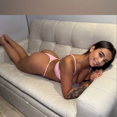 Laura The Colombiana🍒 (itslauraofficial) Header Photo Added 2025-10-03