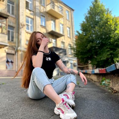 Vivienne Ray (vivienneray) Header Photo Added 2025-06-03