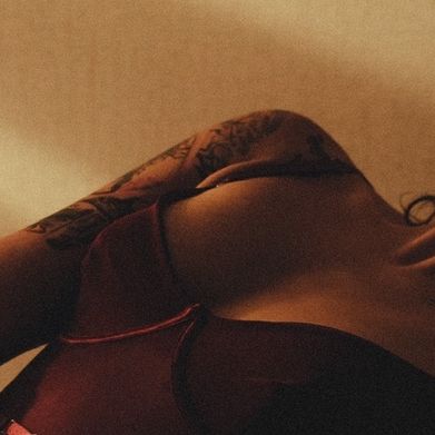 QUEEN V 🦋 (queenvickygx) Header Photo Added 2024-06-02